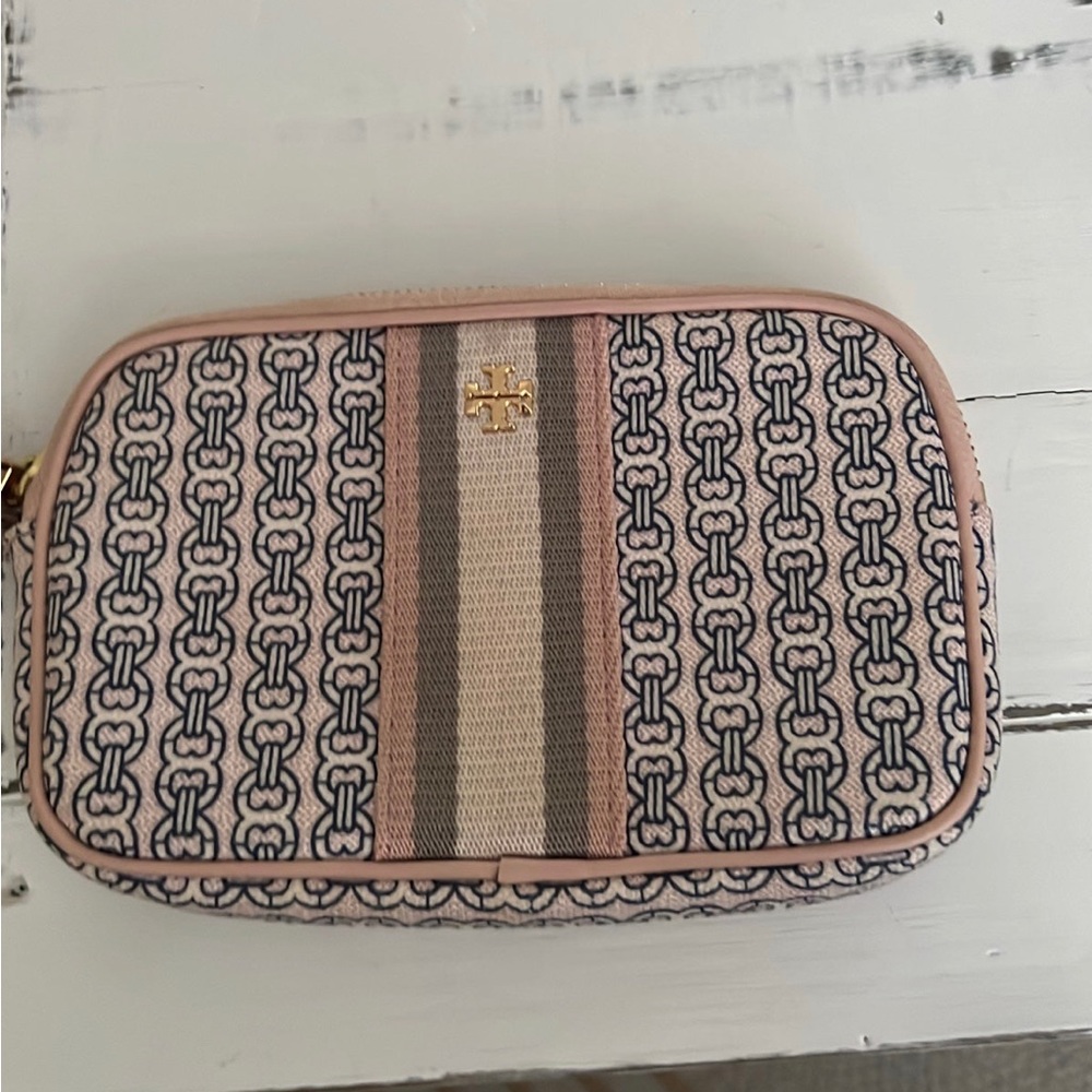 Tory Burch Gemini link wristlet coated canvas H: 4.2" x L: 7.2"